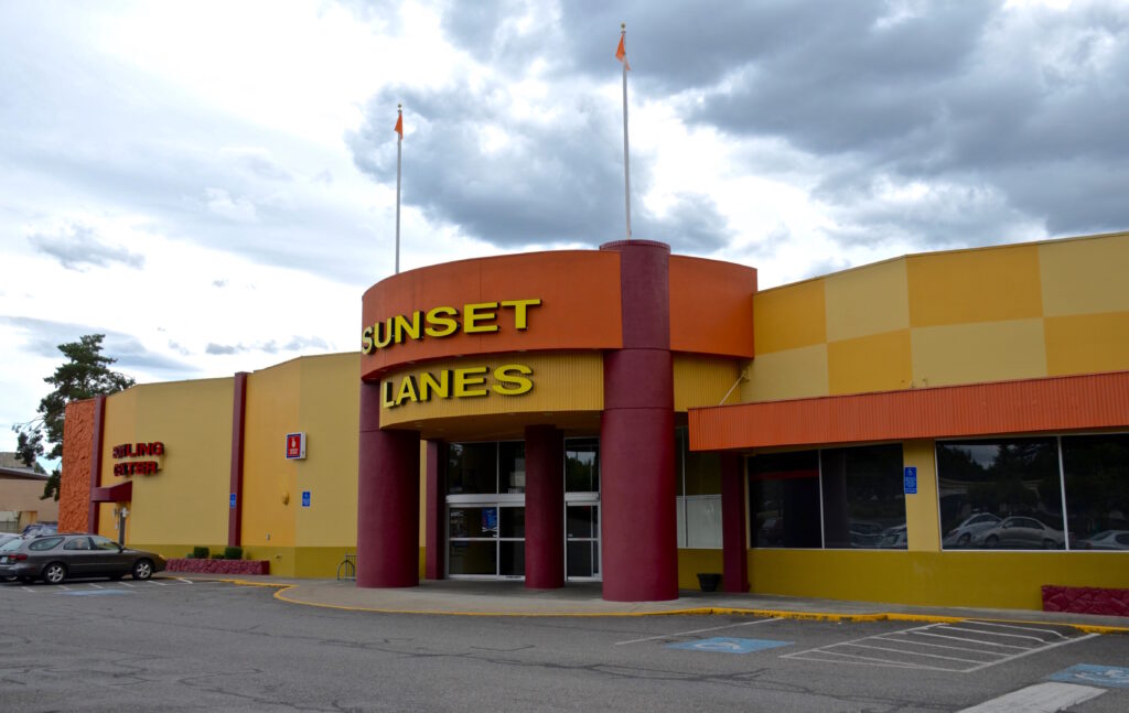 Bowling lanes used as a representative indoor family entertainment image for Big Al's Ontario
