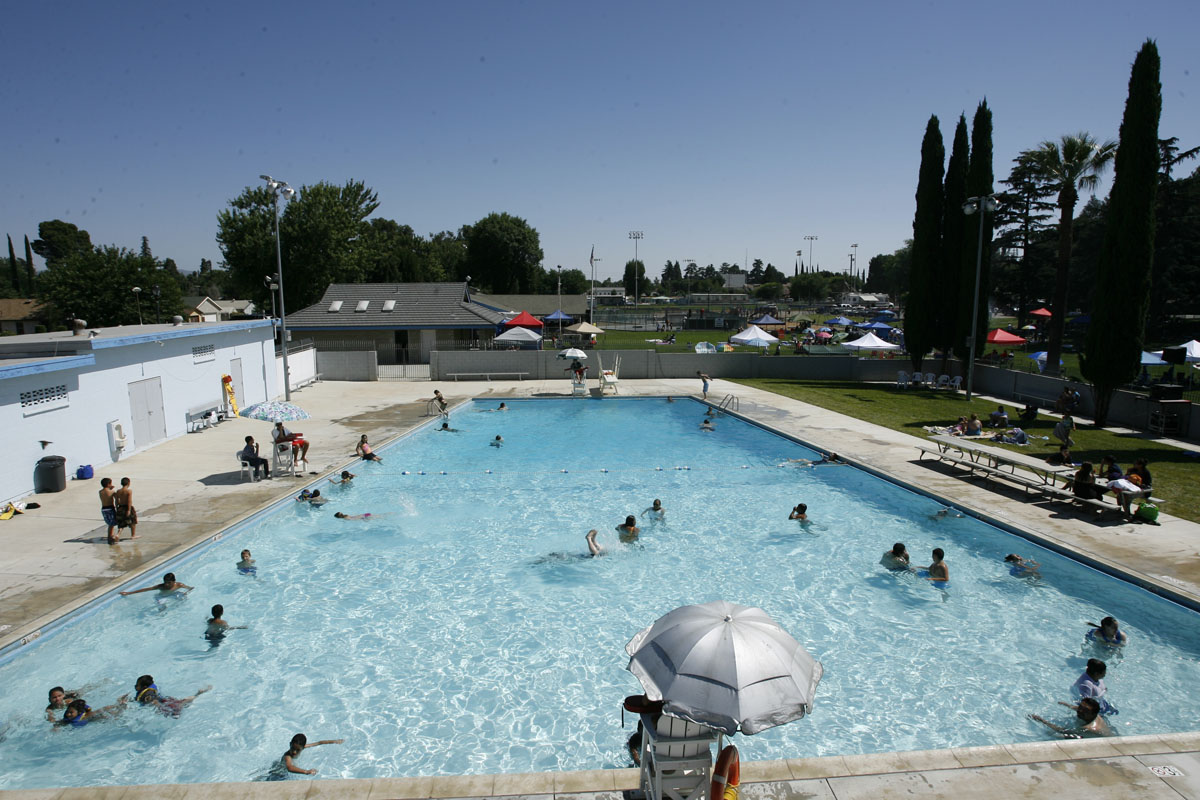 Archival city photograph of the Beaumont Plunge at Stewart Park