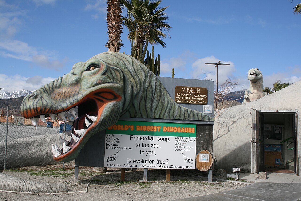 Dinosaur-shaped museum entrance at the Cabazon Dinosaurs