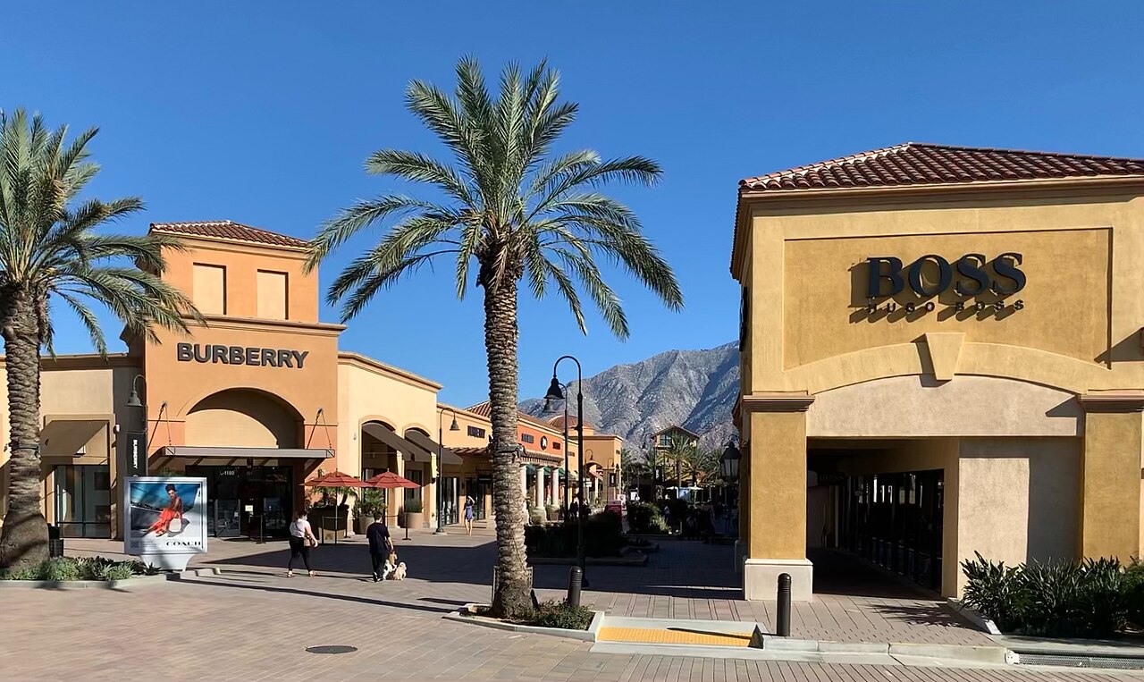 Palm-lined shopping walkway at Desert Hills Premium Outlets in Cabazon