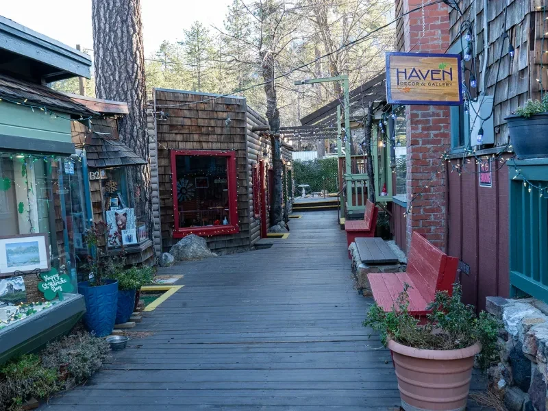 Walkway between Idyllwild shops